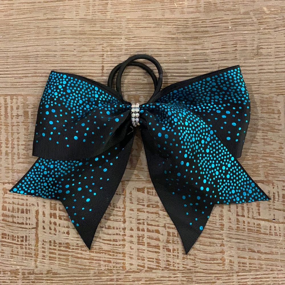 Competitive cheer bow